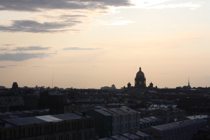 Петербург. Прогулка по крышам. Котокафе. Старые слайды