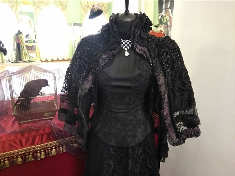 Выставка костюмов к фильму " Матильда", часть 2