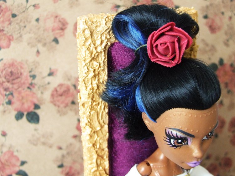 У ног царицы Розы — Мебель для кукол и домиков: фото (фото 3)