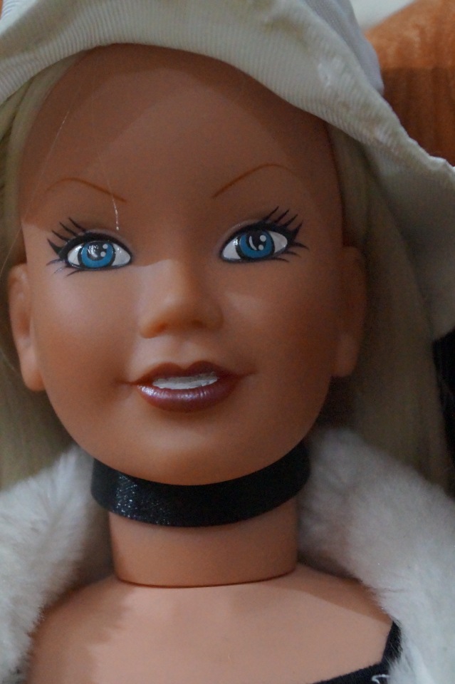 Первая выписка ноября. Починка шейного крепления у Братц, утерянная кисть восстановлена, как привести в порядок фабричную