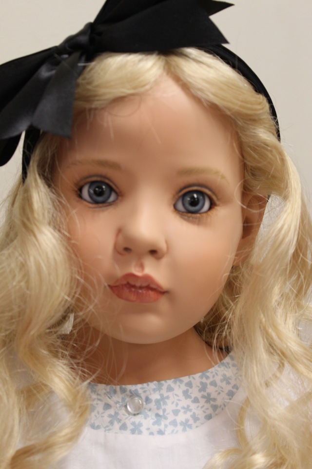 Встреча коллекционеров в магазине. Выбор кукол из новой коллекции Гюнзел. Часть первая - Алиса. ОПРОСНИК