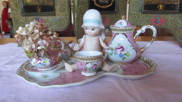 Крошка с ладошку. Осторожно! фото НЮД: 18+ - много, 6+ - в самый раз