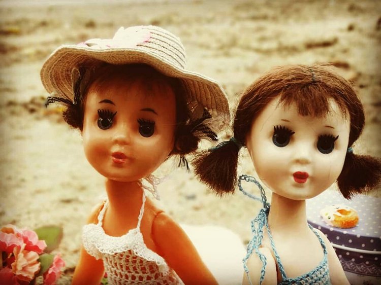 Пляжные ретро-фото для стареньких кукол