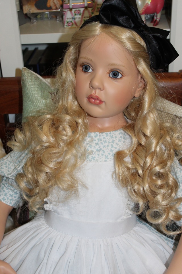 Алиса из Страны Чудес и ее кролик