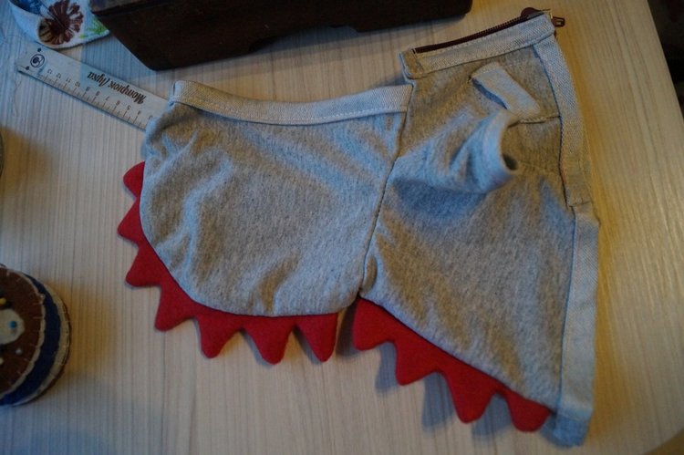 Агаша шьёт для Басика. Толстовка Дракоша