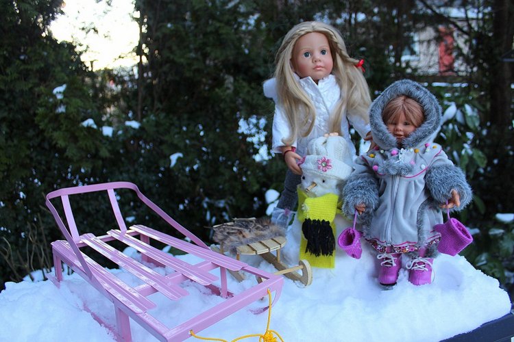 Снежные забавы Кети и Рози. Провожаем зиму