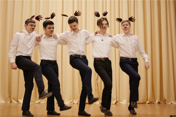 "...мир черно-белый весь разрисуют чудаки!"