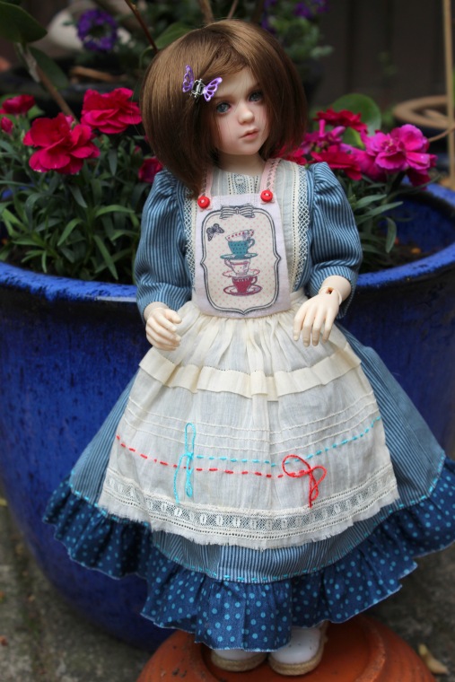 Розочка в образе Алисы. Домашнее видео