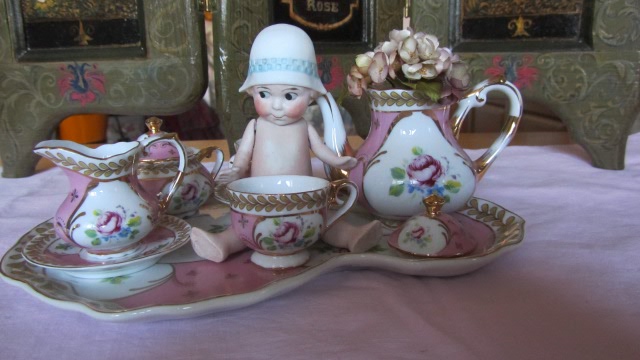 Крошка с ладошку. Осторожно! фото НЮД: 18+ - много, 6+ - в самый раз