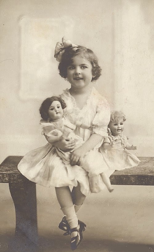 Мгновения жизни застывшие в фото или девочки другой эпохи