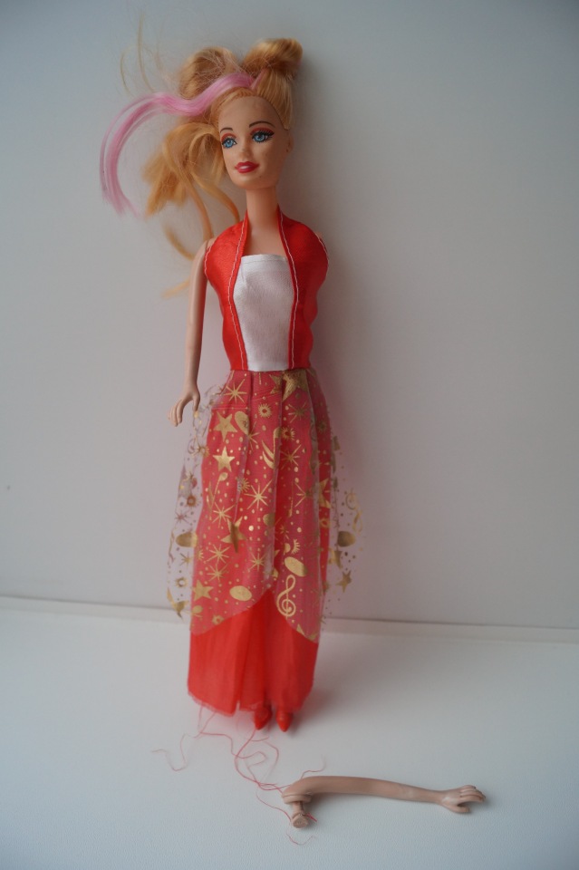 Вторая выписка декабря. Главная героиня нового года поправила своё здоровье. Лечим покусанные руки Барби, удаляем жир с