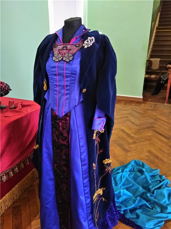 Выставка костюмов к фильму " Матильда", часть 2