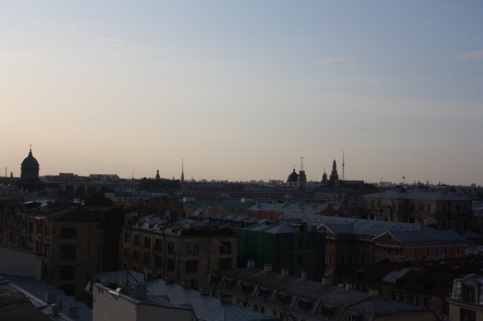 Петербург. Прогулка по крышам. Котокафе. Старые слайды