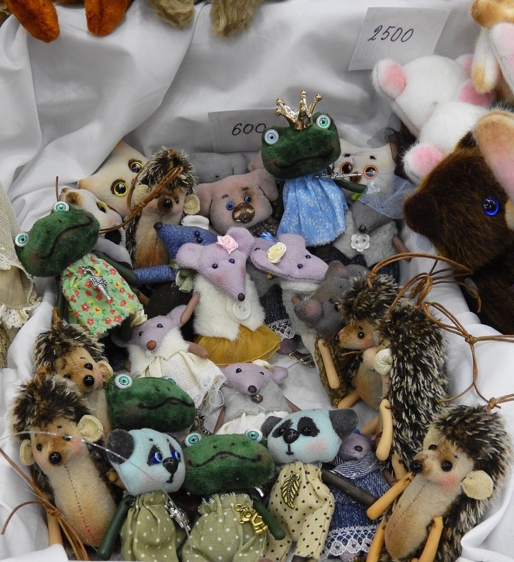 XV Международный осенний салон авторских кукол на Тишинке с 4 по 6 октября 2019 года в Москве. ЁЖИКИ