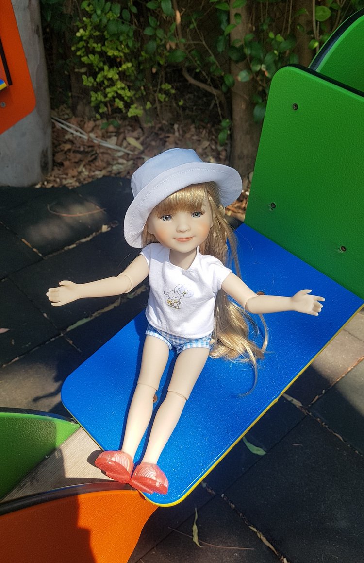 Инес на море — Куклы Ruby Red (Руби Ред) Fashion Friends: Siblies (фото 4)