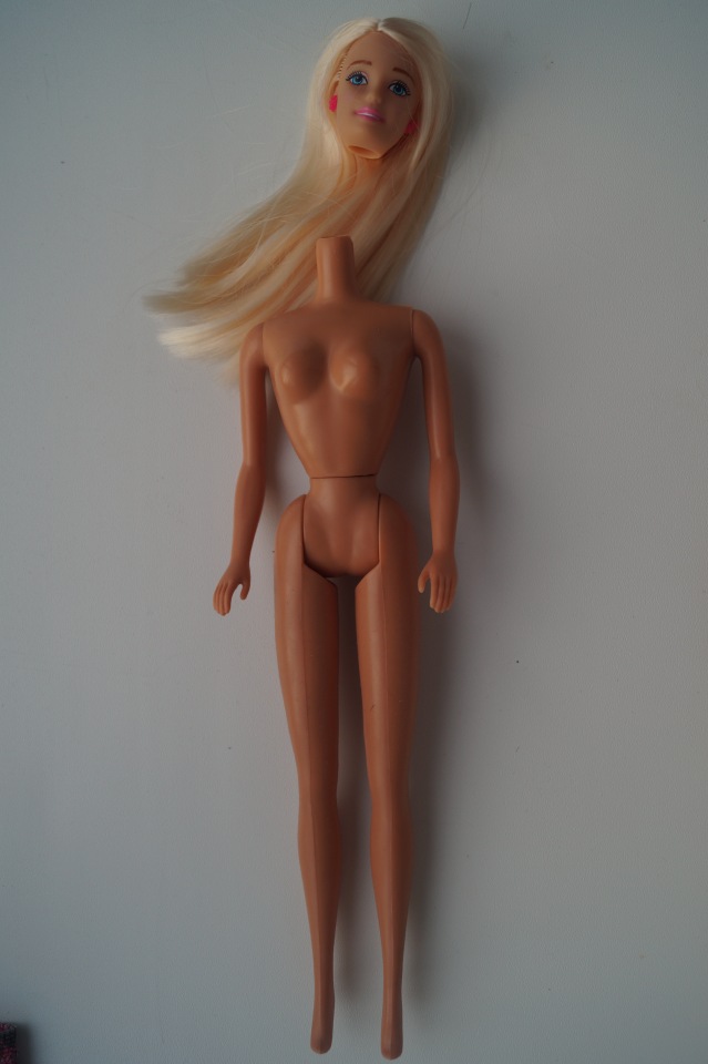 Четвёртая выписка октября. Лечим глазки советской кукле. Мишутка из 90-х стал как новенький! Четыре Барби обрели головы