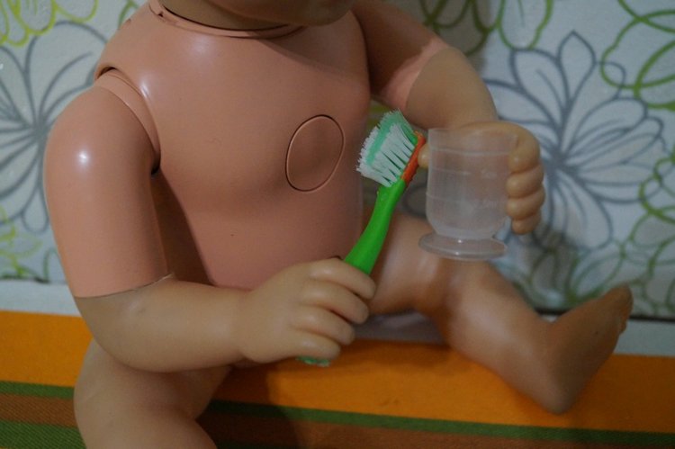 Третья выписка февраля. Сложная пациентка получила помощь нейрохирурга, бегемот Тотоша снова ловит шарики, лепка стоп +