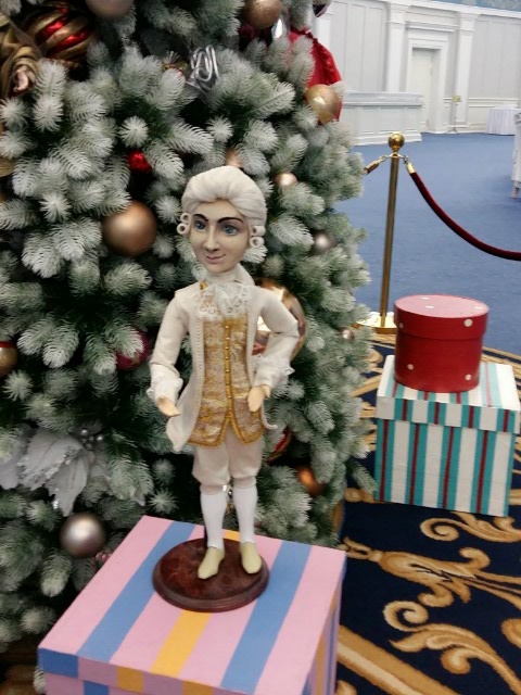 Елочка в Оперном театре Новосибирска. Удивила