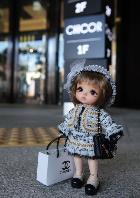 Релиз Salon De Lati в формате Lati Yellow от Latidoll