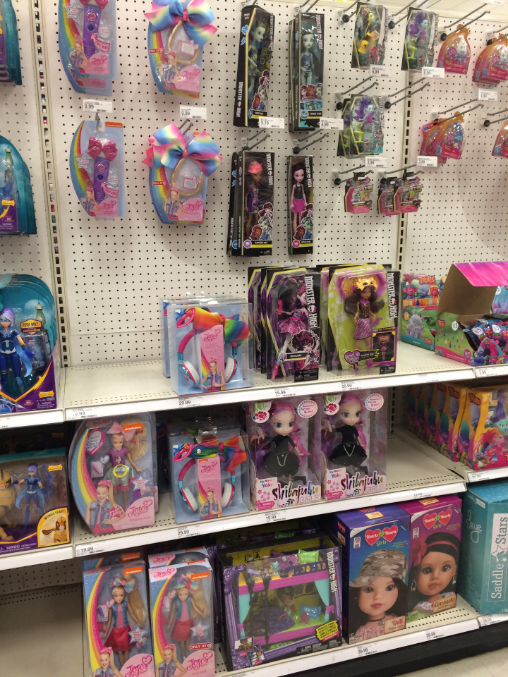 А не пройтись ли нам по магазинам? универмаг Target, детский отдел