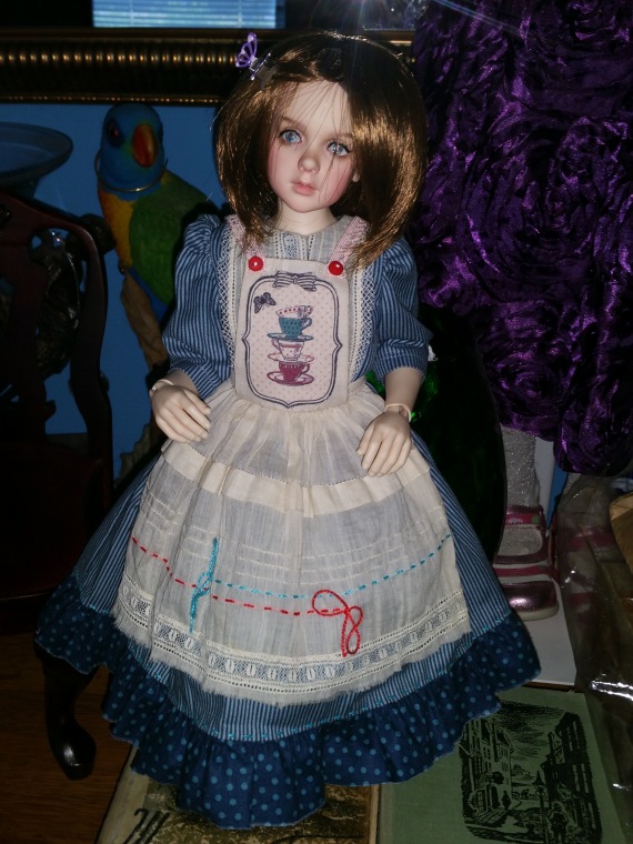 Розочка в образе Алисы. Домашнее видео