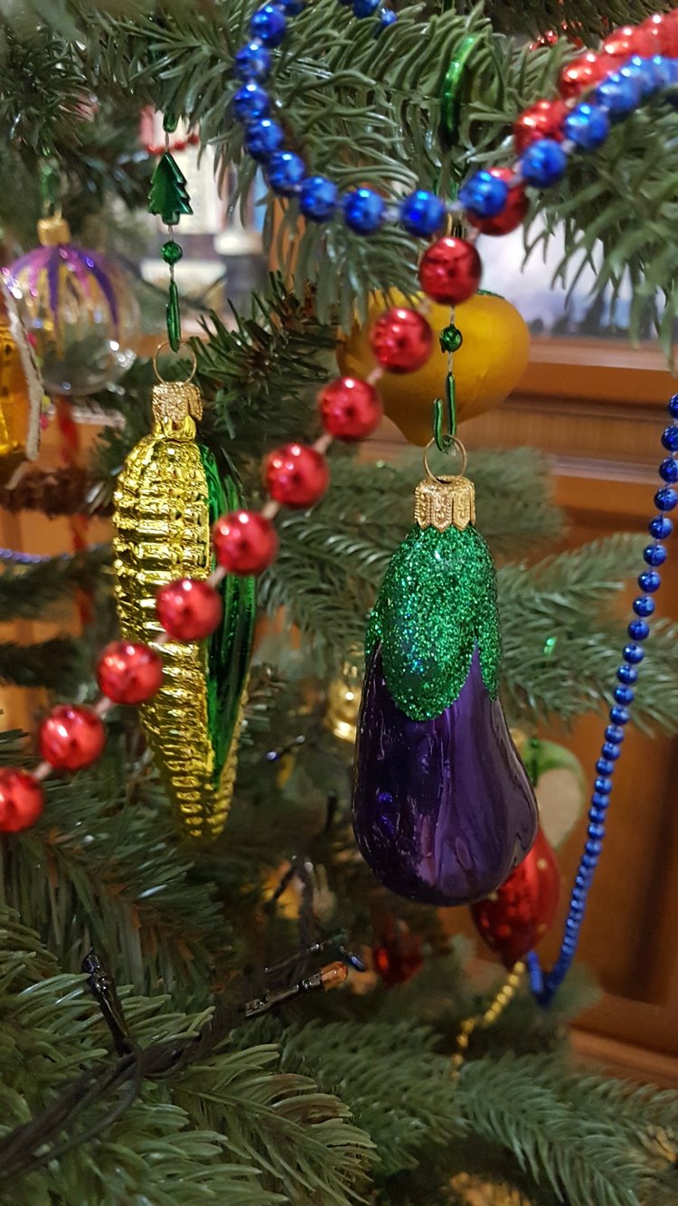 В степи родилась ёлочка, в жару она росла