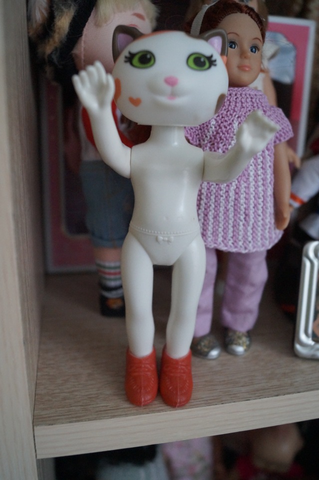 Вторая выписка ноября. Как поставить куклу на ножки, если их нет. Соединяю туловище и голову. У нас и пирамидки лечатся