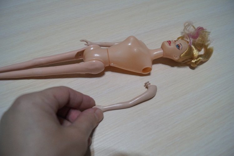 Вторая выписка декабря. Главная героиня нового года поправила своё здоровье. Лечим покусанные руки Барби, удаляем жир с