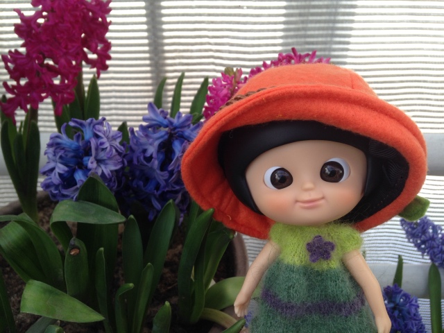 Яркие весенние краски и позитивный Mui-chan