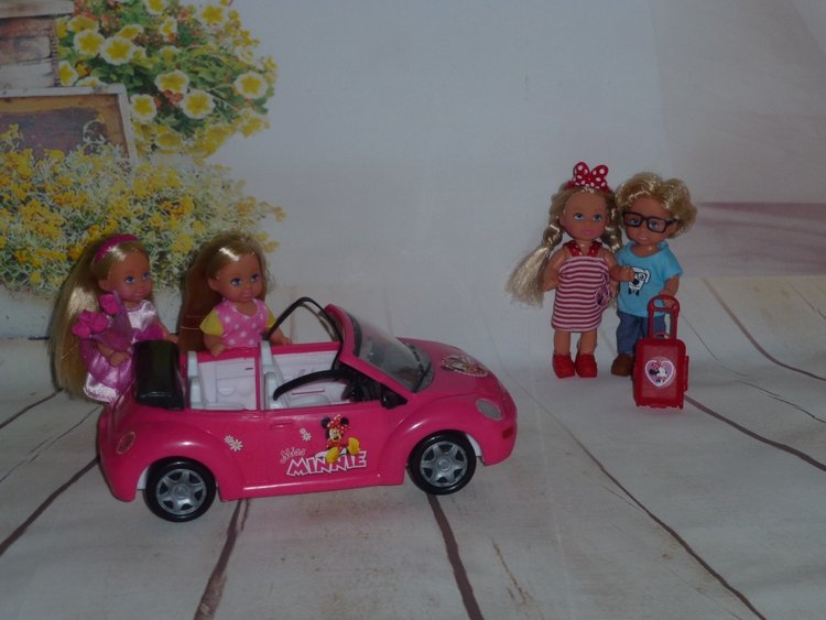 Встречаем сестру Минни в кабриолете (фото 8)