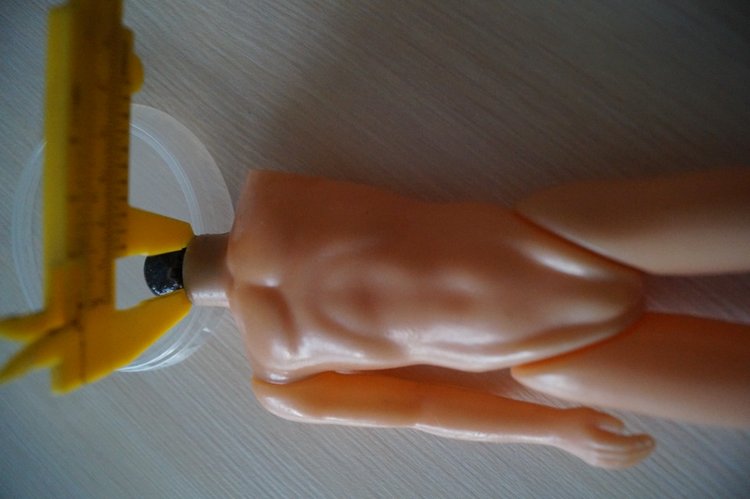 Третья выписка декабря. Ещё одна ёлочка здорова! Как починить шейное крепление кукломужчины (мои ошибки и способы их