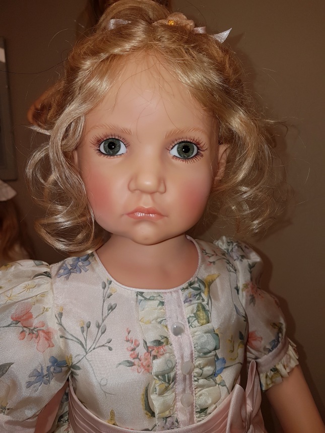 Рождественская встреча в магазине/клубе коллекционных кукол