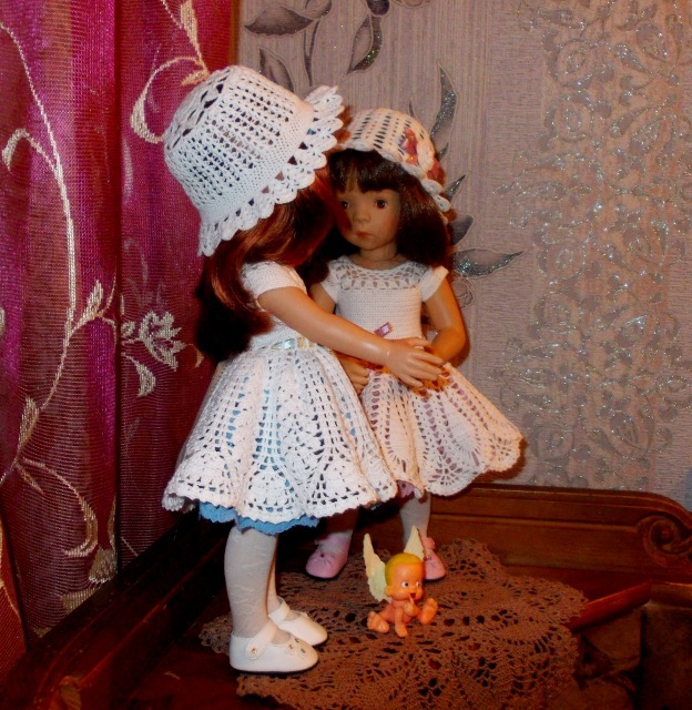 Две подружки, две снежинки | Бэйбики Две подружки, две снежинки