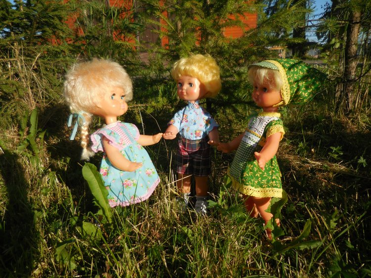Маленькая история в картинках про друзей или мой не богатый опыт рисовок и пошива одежды для советских кукол (фото 7)