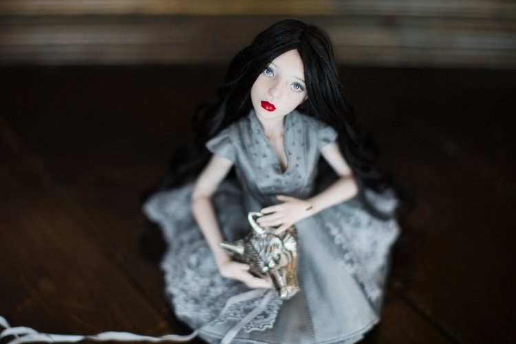 Девушка с татуировкой павлина и Красная Шапочка - фарфоровые куклы | Бэйбики Девушка с татуировкой павлина и Красная Шапочка - фарфоровые куклы