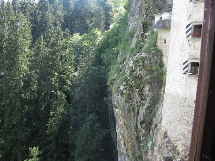 Незабываемая экскурсия по Словении: Постойная Яма и Предъямский замок