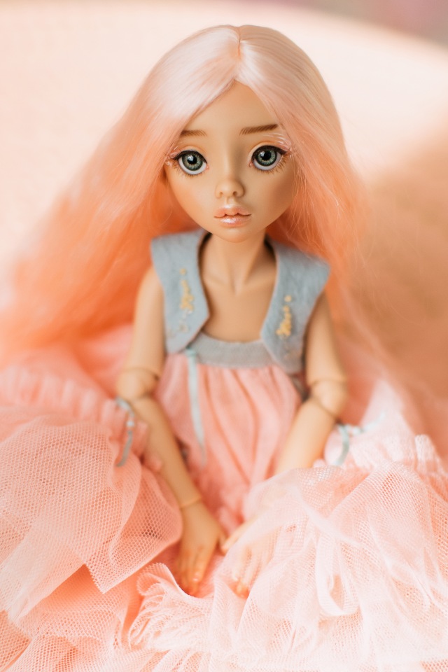 Эмили собрались на Весенний бал кукол