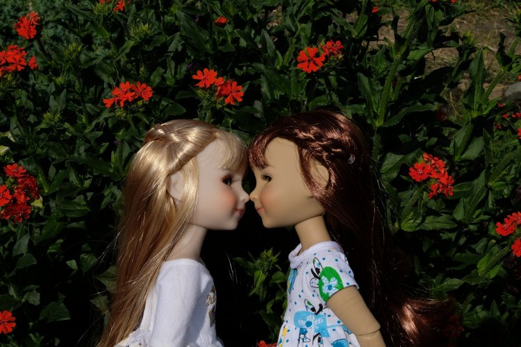 Прогулки с Сарой и Беллой RubiRed Galleria/Effner