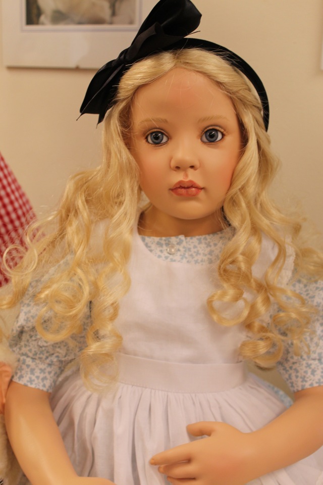 Встреча коллекционеров в магазине. Выбор кукол из новой коллекции Гюнзел. Часть первая - Алиса. ОПРОСНИК