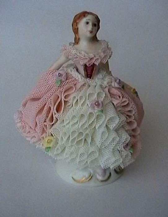 Дрезденские «кружевницы»: В чём секрет фарфоровых статуэток, которые словно одеты в изящные наряды