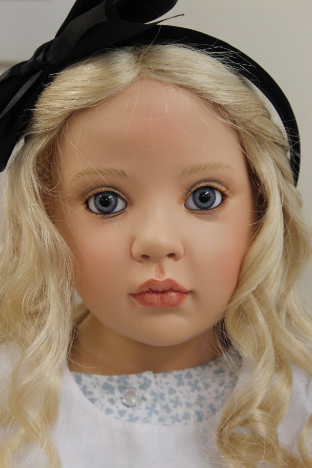 Встреча коллекционеров в магазине. Выбор кукол из новой коллекции Гюнзел. Часть первая - Алиса. ОПРОСНИК