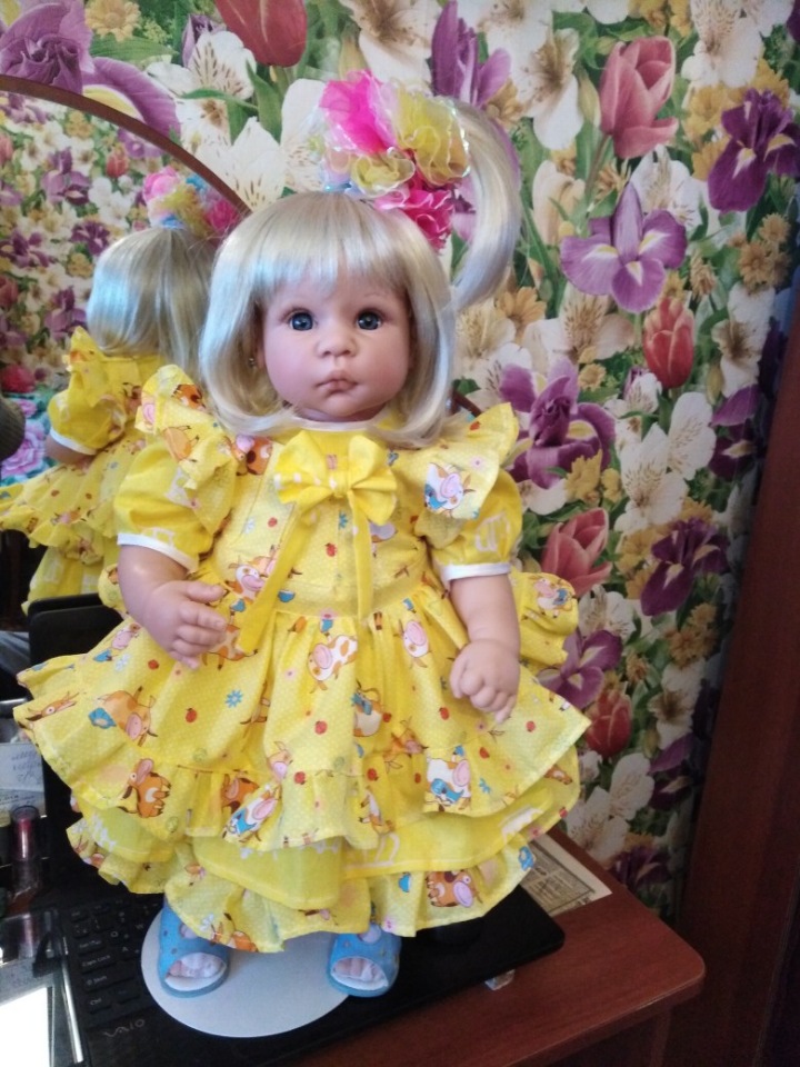 Теперь Яночка в новом платье