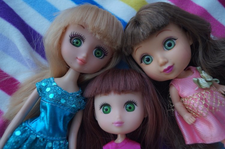 Три разные, но одинаковые куклы. Катя в разных возрастах