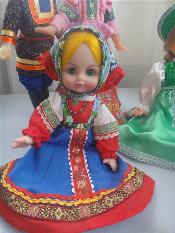 Выставка " Лабиринты кукольной жизни"