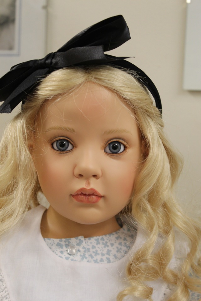 Встреча коллекционеров в магазине. Выбор кукол из новой коллекции Гюнзел. Часть первая - Алиса. ОПРОСНИК