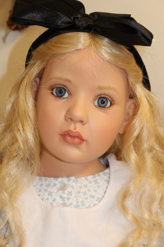 Встреча коллекционеров в магазине. Выбор кукол из новой коллекции Гюнзел. Часть первая - Алиса. ОПРОСНИК