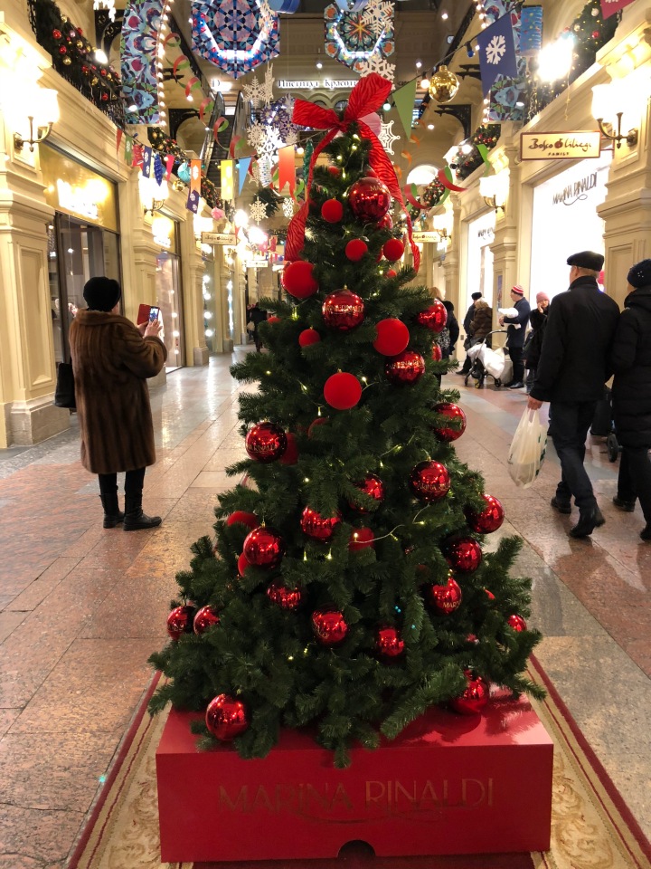 Москва предновогодняя... выставка новогодних елок в ГУМе - очень красиво