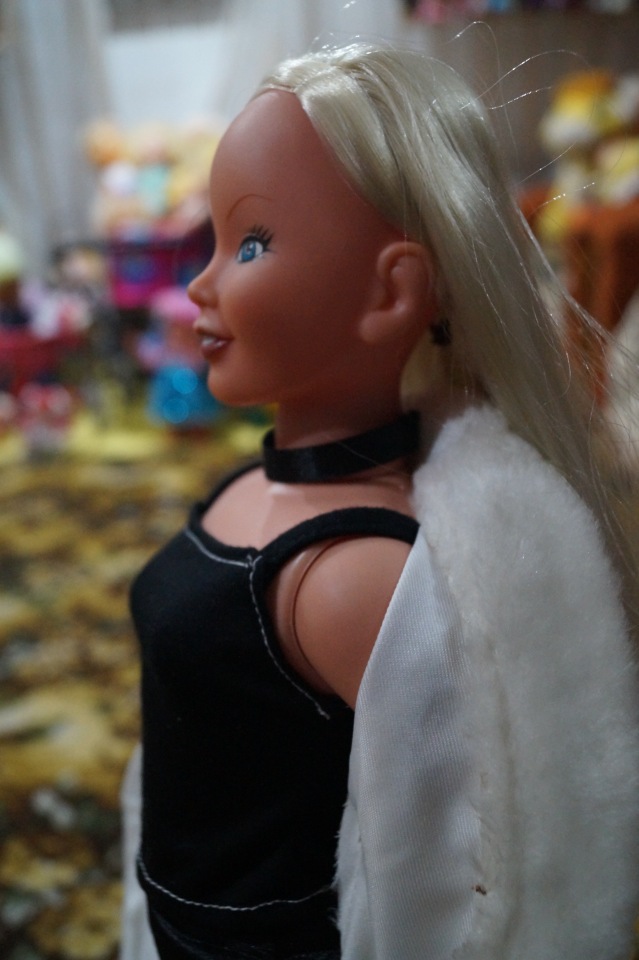 Первая выписка ноября. Починка шейного крепления у Братц, утерянная кисть восстановлена, как привести в порядок фабричную