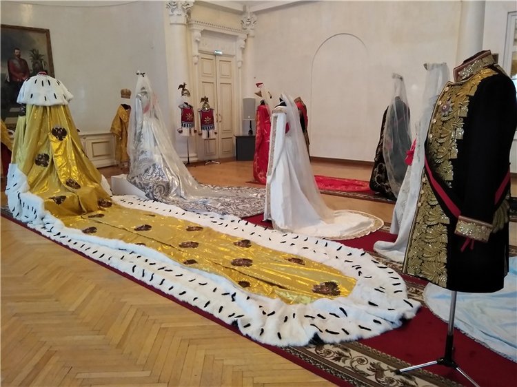 Выставка костюмов к фильму " Матильда" (фото 7)