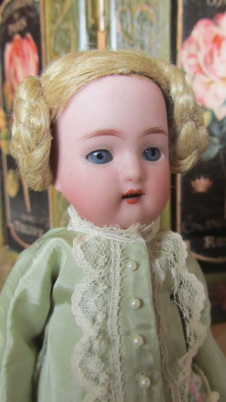 Новое платье для старой куклы (фото 6)